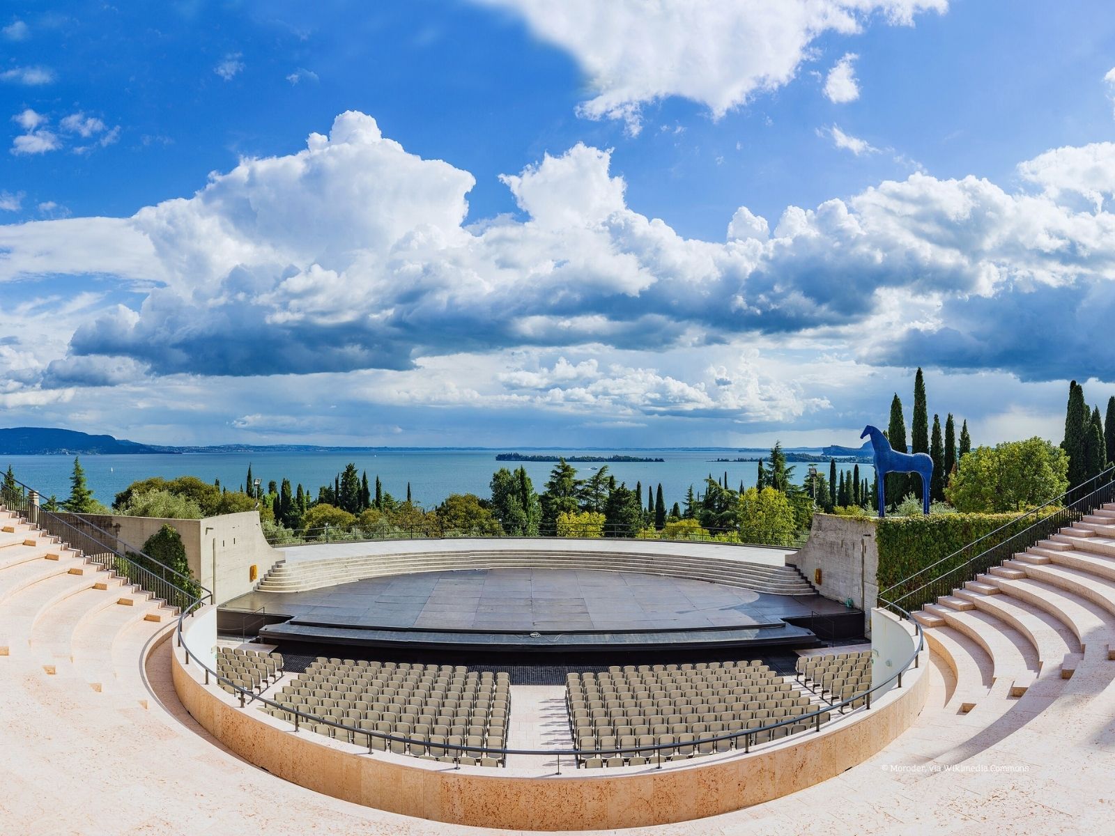 Cittadella monumentale tra arte, natura e architettura, concepita da d’Annunzio come opera totale e memoria della sua vita.
